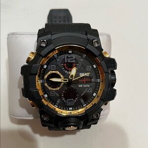 Black and Gold Men's Sports Watch